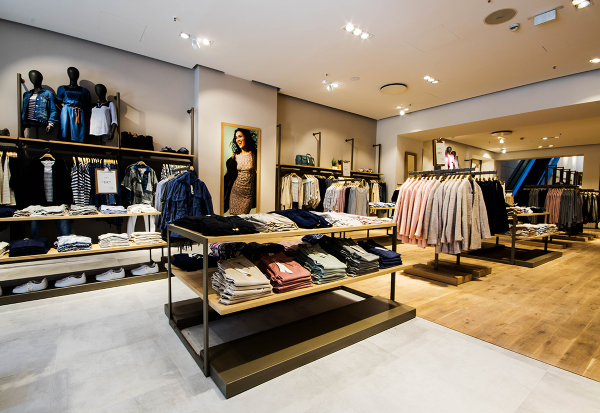 kan niet zien schoorsteen effectief Brand New Esprit Flagship Store - First Insights - Vienna Insider